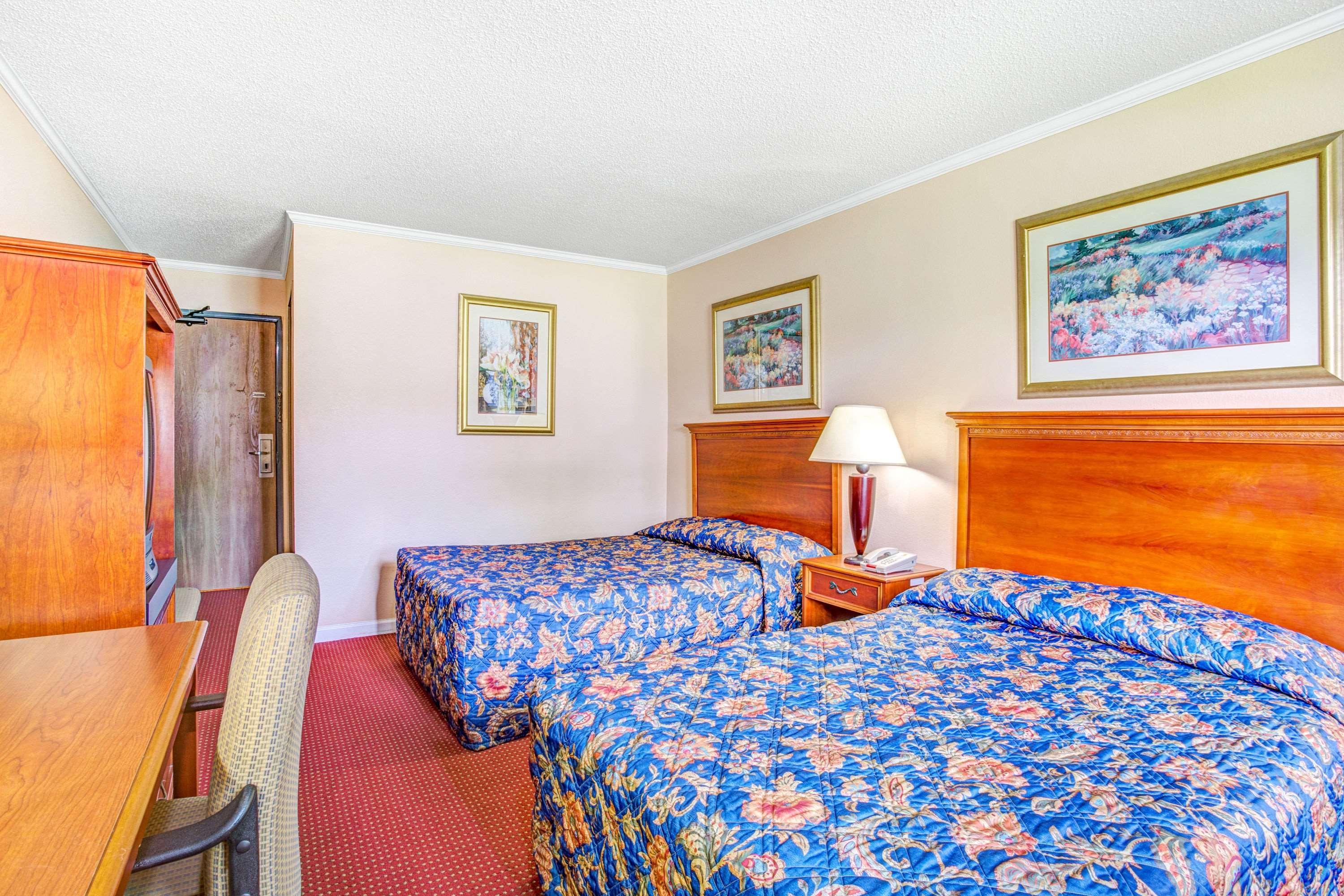 Red Roof Inn Suffolk Dış mekan fotoğraf